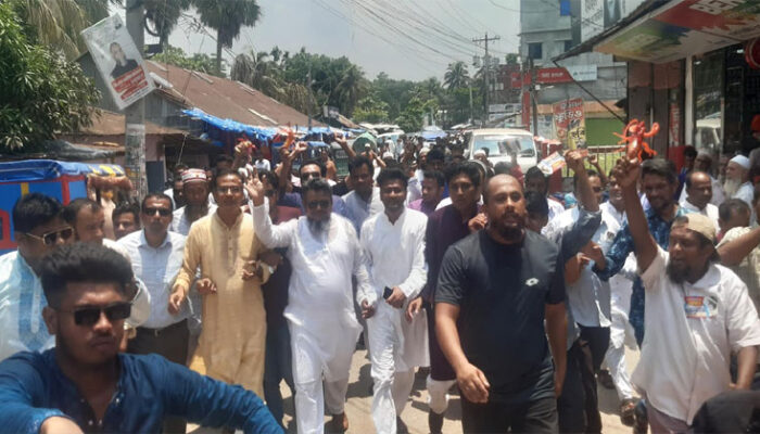 ফরিদগঞ্জে প্রতীক পেয়ে ভোটের মাঠে প্রার্থীরা