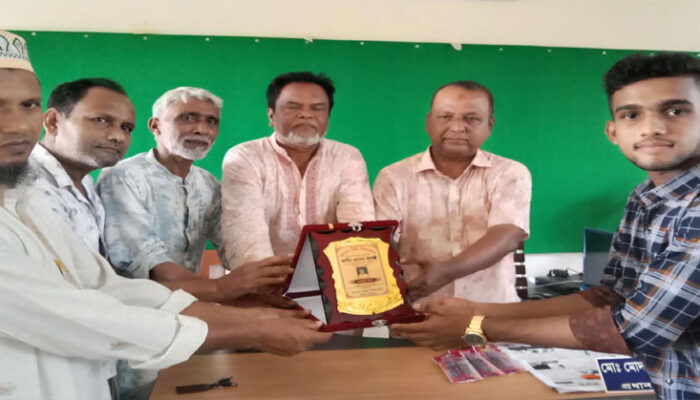 নিজ বিদ্যালয়ে সংবর্ধিত জিপিএপ্রাপ্ত আবির