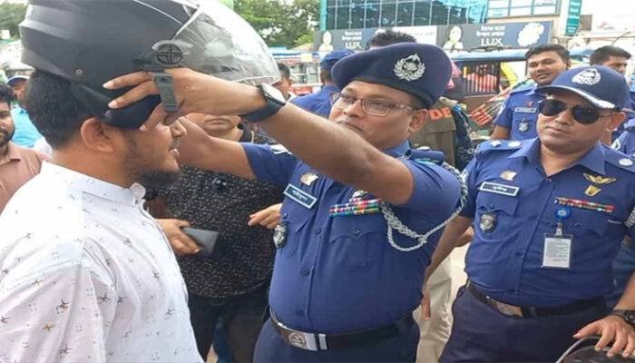চাঁদপুরে ‘নো হেলমেট নো ফুয়েল’ কার্যক্রম শুরু