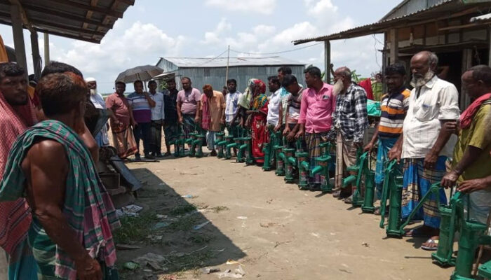 হাইমচরে শতাধিক পরিবার পেল জেলা পরিষদের টিউবওয়েল