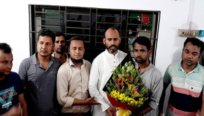 নবনির্বাচিত উপজেলা চেয়ারম্যানকে কল্যাণপুর, শাহমাহমুদপুর ও বালিয়া ইউনিয়নের ফুলের শুভেচ্ছা