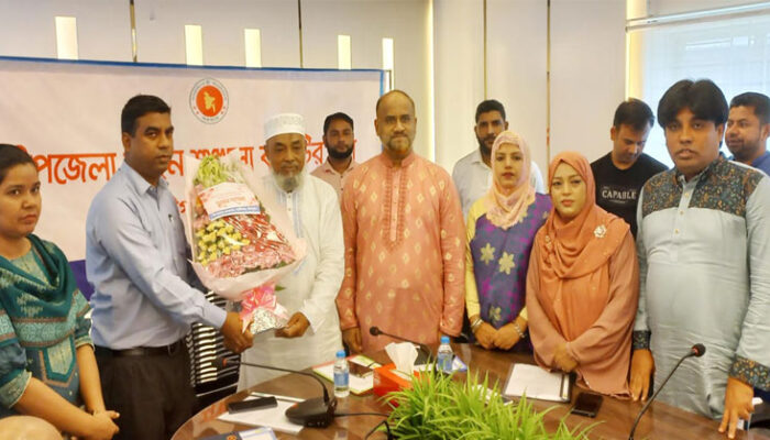 হাজীগঞ্জে চেয়ারম্যান ও ভাইস চেয়ারম্যানদের বিদায় ও বরণ