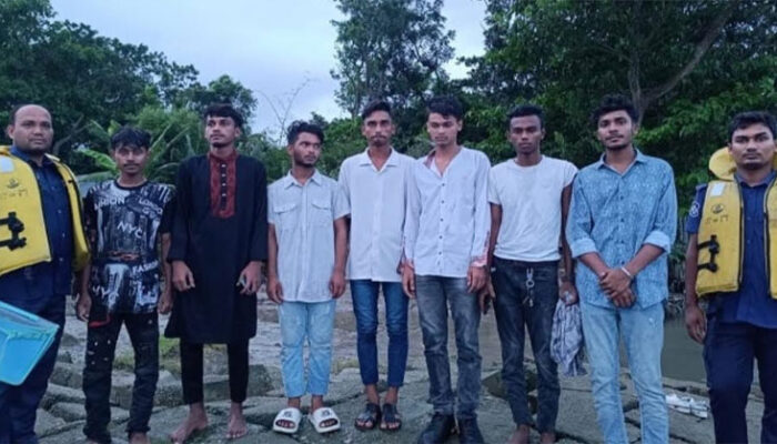 নৌকার ইঞ্জিন বিকল হয়ে মেঘনা নদীতে ভাসতে থাকা সাত শিক্ষার্থী উদ্ধার