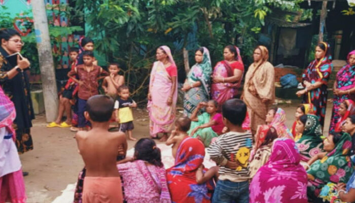 শাহরাস্তিতে বিশ্ব জনসংখ্যা দিবসে মা ও শিশু স্বাস্থ্য সেবা নিয়ে উঠান বৈঠক