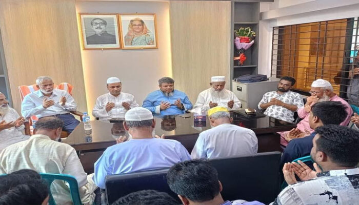 ফরিদগঞ্জে ভাইস চেয়ারম্যান মনিরের প্রথম কর্মদিবসে মিলাদ ও দোয়া