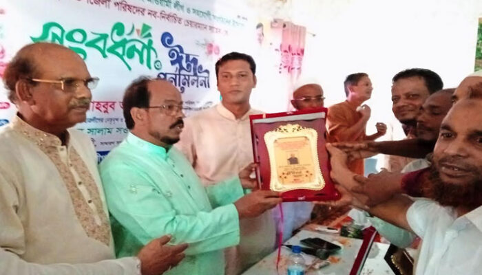 কচুয়া উপজেলা নব-নির্বাচিত চেয়ারম্যান মাহবুব আলমকে সংবর্ধনা