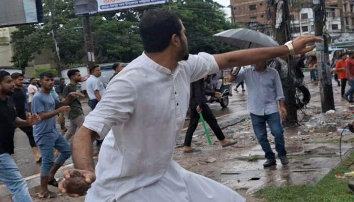 চাঁদপুরে ‘রিমেমবারিং দ্য হিরোজ’ কর্মসূচিতে ছাত্রলীগের দফায় দফায় হামলা, আহত ২০