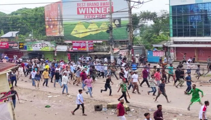 ধাওয়া-পাল্টা ধাওয়ায় রণক্ষেত্র চাঁদপুর : ২ সাংবাদিকসহ আহত-৩০