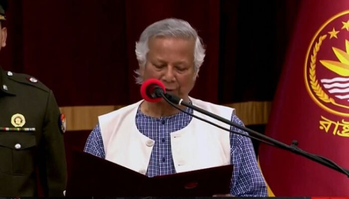 অন্তর্বর্তী সরকারপ্রধান হিসেবে শপথ নিলেন ড. ইউনূস