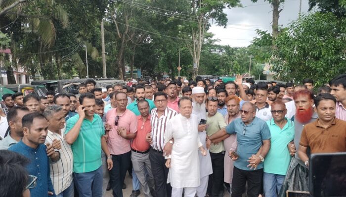 ওবায়দুর রহমান টিপু ও ডাঃ শামীম আহমেদের নেতৃত্বে আনন্দ মিছিল