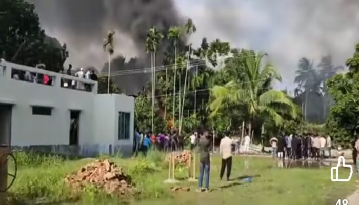 হাইমচরে হামলায় বিভিন্ন প্রতিষ্ঠানে ঘরবাড়িতে অগ্নি সংযোগ, ভাংচুর আহত ১০