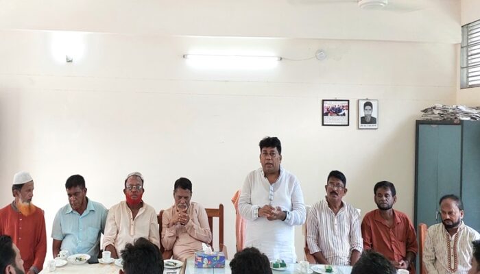 র্বতমান পরস্থিতিতিে শাহতলী এলাকাতে শান্তশিৃঙ্খলা রর্ক্ষাথে জরুরী সভা অনুষ্ঠতি