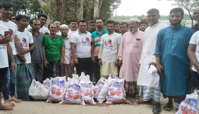 শাহরাস্তিতে শোরশাক পূর্ব পাড়া প্রবাসী বিএনপির উদ্যোগে বন্যাদূর্গতদের মাঝে ত্রাণ বিতরণ