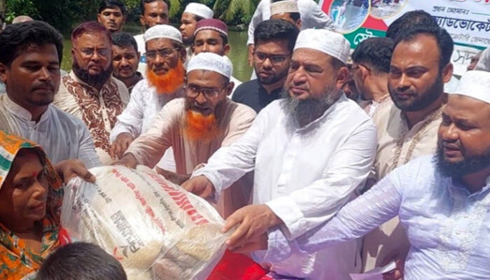 চাঁদপুরে পানিবন্দি ৫০০ পরিবারের মাঝে খাদ্যসামগ্রী বিতরণ জামায়াতের