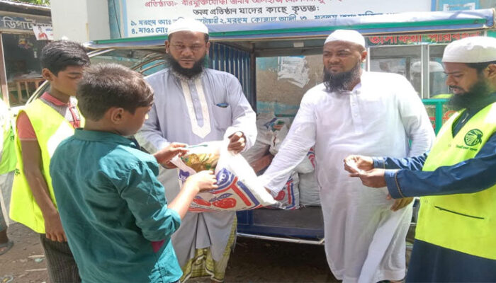 ইসলামী আন্দোলন চাঁদপুর শহর শাখার উদ্যোগে খাদ্য সামগ্রী বিতরণ