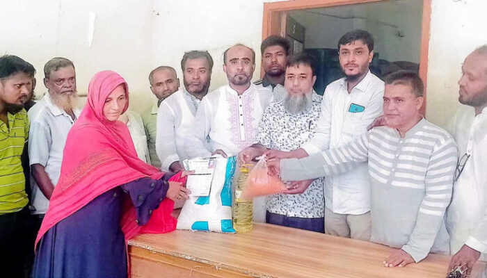 আশিকাটিতে টিসিবি পণ্য বিতরণ