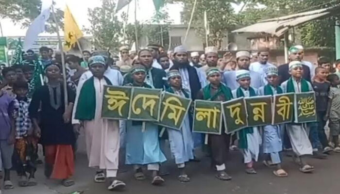 হাজীগঞ্জের পিরোজপুরে জশনে জুলছে ঈদ-এ মিলাদুন্নবী (সা.) উদযাপিত
