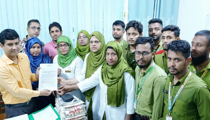 চাঁদপুর জেলা প্রশাসক বরাবর ১ দফা দাবিতে নার্সিং ও মিডওয়াইফারি সংস্কার পরিষদের স্বারকলিপি