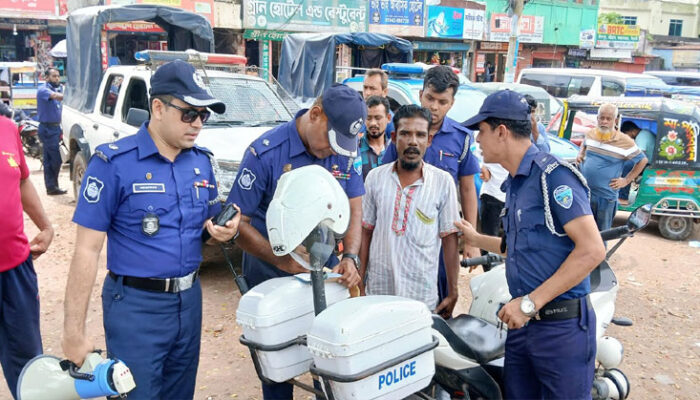 চাঁদপুর জেলা শহরে অবৈধ সিএনজি ও ইজিবাইক প্রবেশ করলে মামলা ও জরিমানা গুনতে হবে