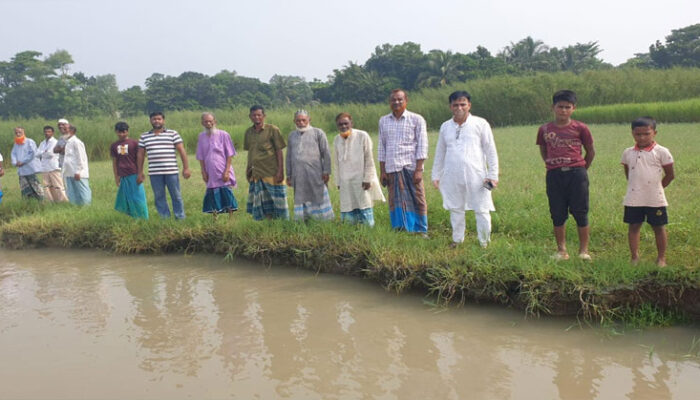 মতলব উত্তরে নদী ভাঙন রোধে এলাকাবাসীর মানববন্ধন