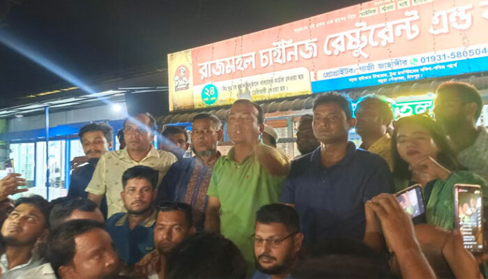 কচুয়া উপজেলা বিএনপি-ছাত্রদল ও অঙ্গ সংগঠনের পক্ষ থেকে ফুলেল শুভেচ্ছা ও পথসভা