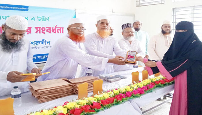 কচুয়ার নিশ্চিন্তপুর ডিএস কামিল মাদ্রাসার কৃতি শিক্ষার্থীদের সংবর্ধনা