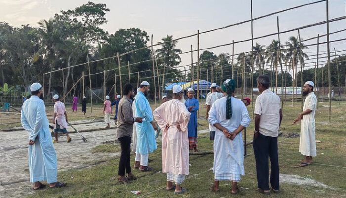 চাঁদপুরে চরমোনাই নমুনা মাহফিলের প্যান্ডেলের তৈরির কাজ শুরু