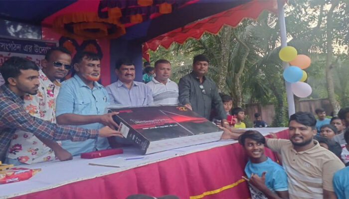মতলব উত্তরে মানব কল্যাণ সংগঠনের ফুটবল টুর্নামেন্টের ফাইনাল খেলা