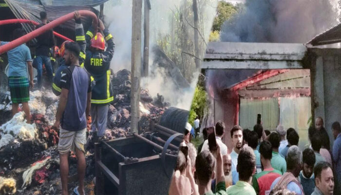মতলবে আগুনে পুড়ে ছাই সোহেল রানার পরিবারের স্বপ্ন