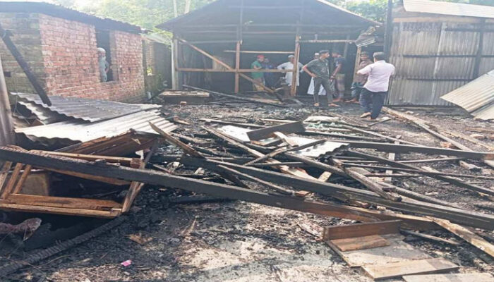 কচুয়ার মাসনিগাছা বাজারে ভয়াবহ অগ্নিকাণ্ড অর্ধ কোটি টাকা ক্ষয়-ক্ষতি