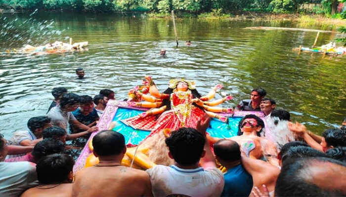 অশ্রুশিক্ত নয়নে বিসর্জনের মধ্য দিয়ে কচুয়ার শারদীয় দুর্গা উৎসব সম্পন্ন