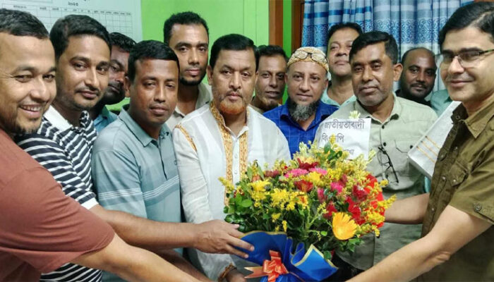 হাইমচর ওসি মোহাম্মদ ইয়াসিন কে বিদায়ী সংবর্ধনা