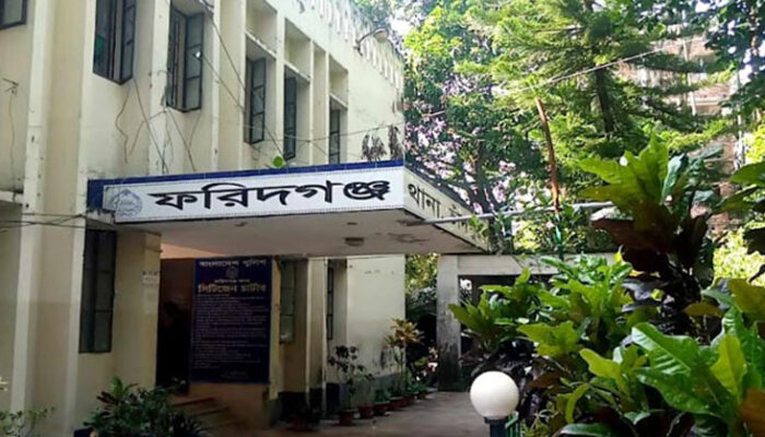ফরিদগঞ্জে সাংবাদিক কন্যাকে বাসায় ঢুকে অপ‌হরন চেষ্টা