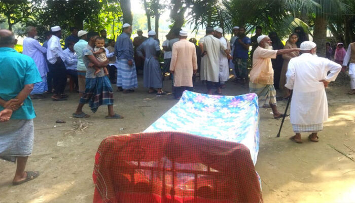 চাঁদপুরে সম্পত্তির জন্য বাবার লা’শ দা’ফনে সন্তানদের বা’ধা : ২০ ঘন্টা পর দা’ফন