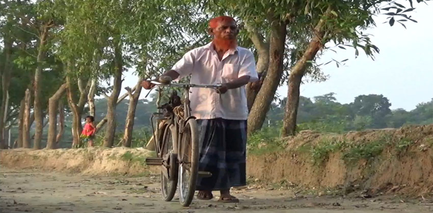 এক সাইকেলে ৫২ বছর পার টিউবওয়েল মিস্ত্রি জাহাঙ্গীরের