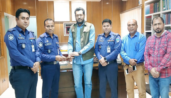 সরকারি গুলি উদ্ধারে স্বীকৃতি স্বরূপ চাঁদপুর জেলা পুলিশের অর্থ পুরস্কার প্রদান