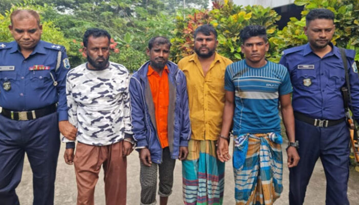 মেঘনায় ড্রেজারসহ বাল্কহেড জব্দ, গ্রেপ্তার ৪