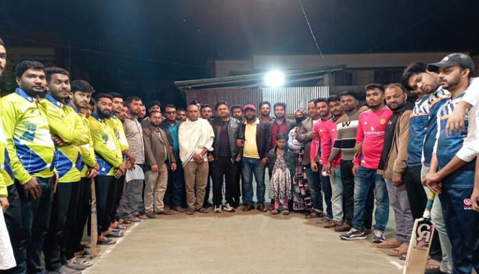 ফরিদগঞ্জে ডে-নাইট মিনি ক্রিকেট টুর্নামেন্টের উদ্বোধন