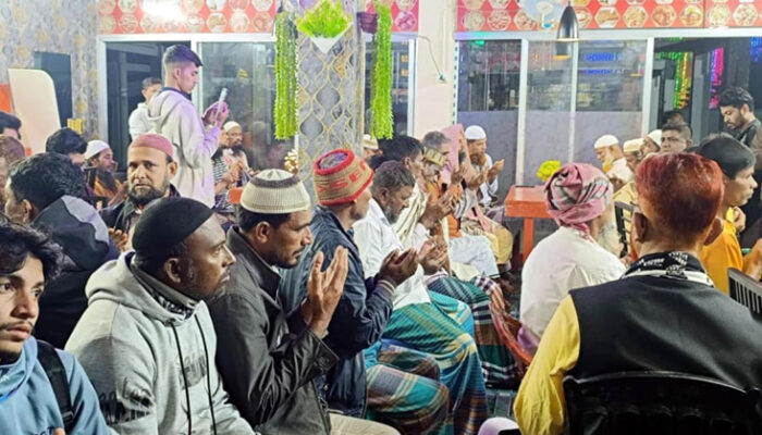 মতলব উত্তরের মোহনপুরে ফুড ভিলেজ রেস্টুরেন্টের উদ্বোধন