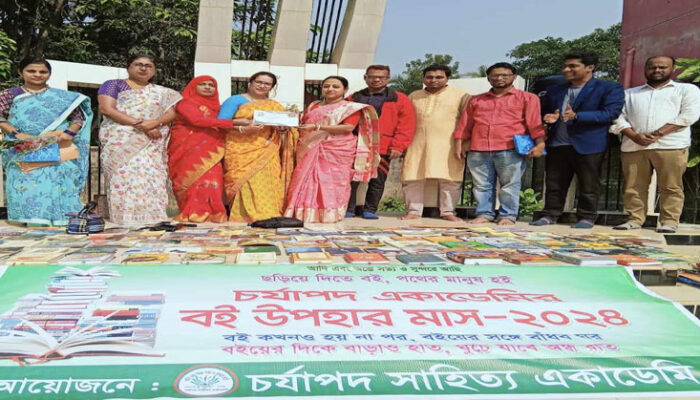 সাড়ে ৫ বছরে ১২ হাজারের অধিক বই উপহার দিয়েছে চর্যাপদ একাডেমি