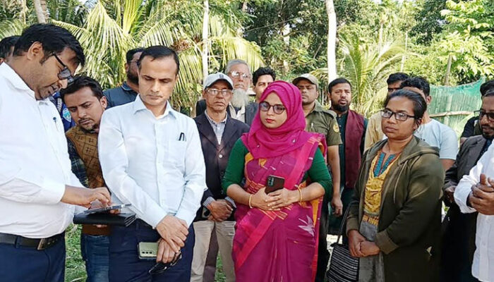 ফরিদগঞ্জে ডাকাতিয়া নদী ও বোরোপিট খাল পরিদর্শন করেছেন জেলা প্রশাসক