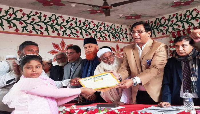 কচুয়ায় মেধাবী শিক্ষার্থীদের বৃত্তি প্রদান ও গুনীজন সংবর্ধনা