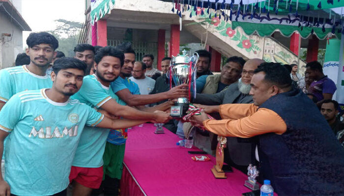 কচুয়ায় দরবেশগঞ্জ খেলাঘরের আয়োজনে ফুটবল টুর্নামেন্ট ফাইনাল খেলা