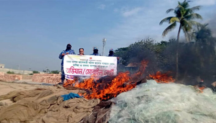 মতলব উত্তরের মেঘনায় অবৈধ বেহুন্দি জাল জব্দ, পুড়িয়ে বিনষ্ট