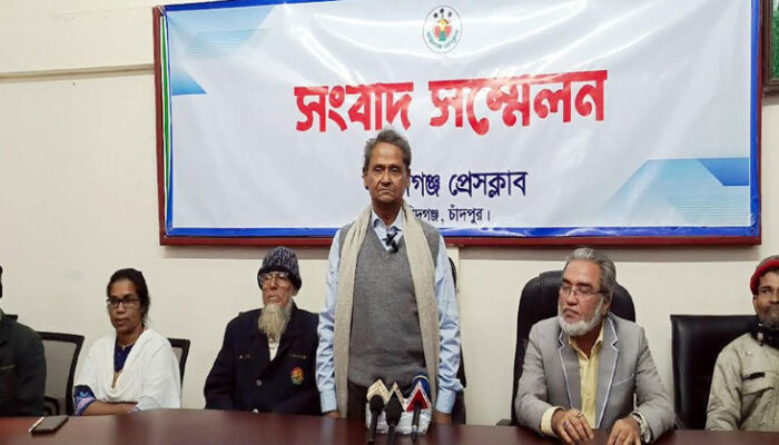 সংস্কার ছাড়াই খালে পানি ছেড়ে দেওয়ার প্রতিবাদে সংবাদ সম্মেলন
