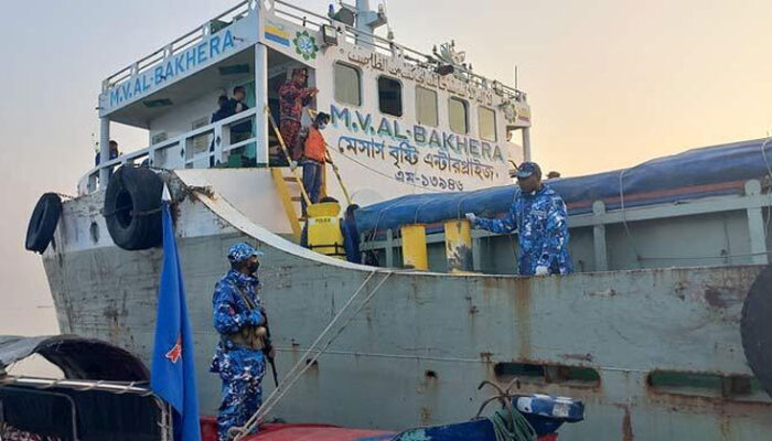 চাঁদপুরে সারবোঝাই জাহাজে হামলায় নিহত বেড়ে ৭