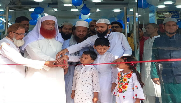 হাজীগঞ্জে বর্ণাঢ্য আয়োজনে তালুকদার এন্টারপ্রাইজের উদ্বোধন
