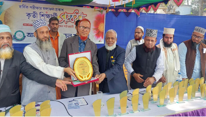 চাঁদপুর আল আমিন মডেল মাদ্রাসার বার্ষিক ফল প্রকাশ ও কৃতী শিক্ষার্থী সংবর্ধনা
