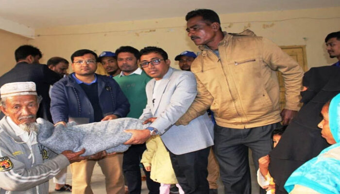 কচুয়া উপজেলা প্রশাসনের উদ্যোগে শীতার্তদের মাঝে কম্বল বিতরণ