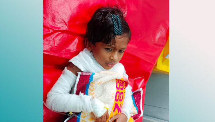 কচুয়ায় শরীরে আগুন নিয়ে বিদ্যালয়ের বারান্দার দিকে ছুটছে সামিয়া